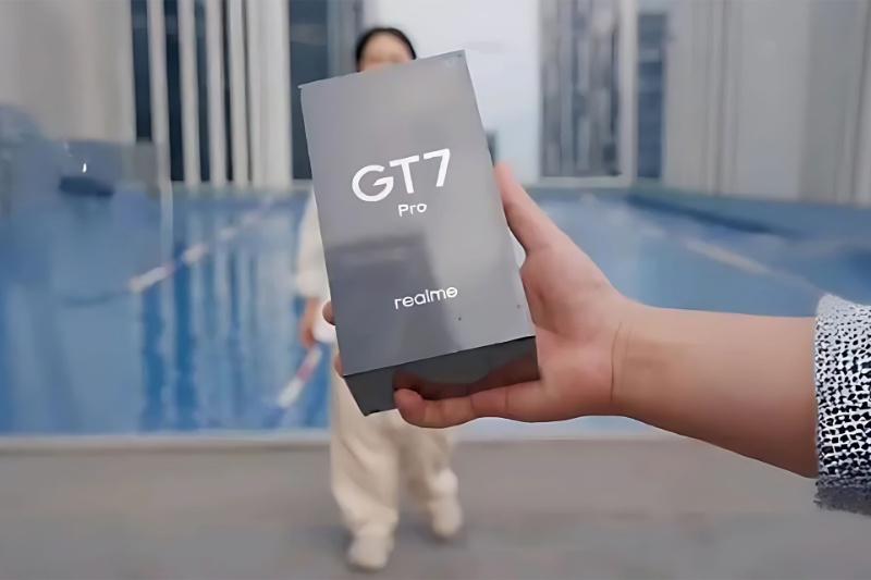 428322-realme-gt7-pro-unboxed-underwater | تماشا کنید: جعبه‌گشایی گوشی ریلمی GT7 Pro در زیر آب!