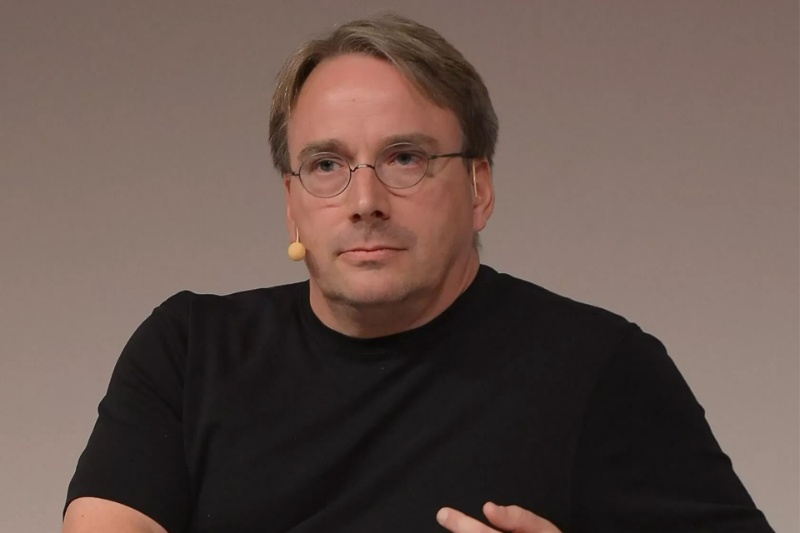 428819-linus-torvalds-reckons-ai-is-90-percent-marketing-and-10-percent-reality | دیدگاه بحث‌برانگیز و شنیدنی خالق لینوکس درباره هوش مصنوعی