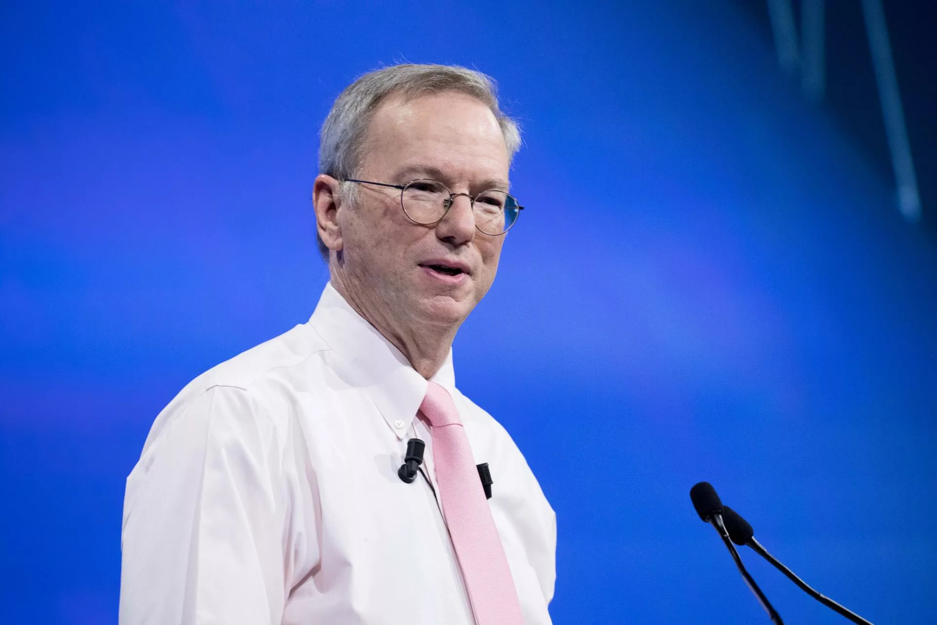 eric-schmidt-says-ai-shape-a-child-identity-and-cultur | مدیرعامل سابق گوگل می‌گوید هوش مصنوعی می‌تواند هویت کودکان را شکل دهد