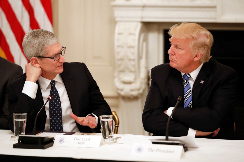 430242-tim-cook-trump-relationship-playbook-tech-leaders | تلاش مدیران تکنولوژی برای تکرار راهبرد تیم کوک در تعامل با دونالد ترامپ