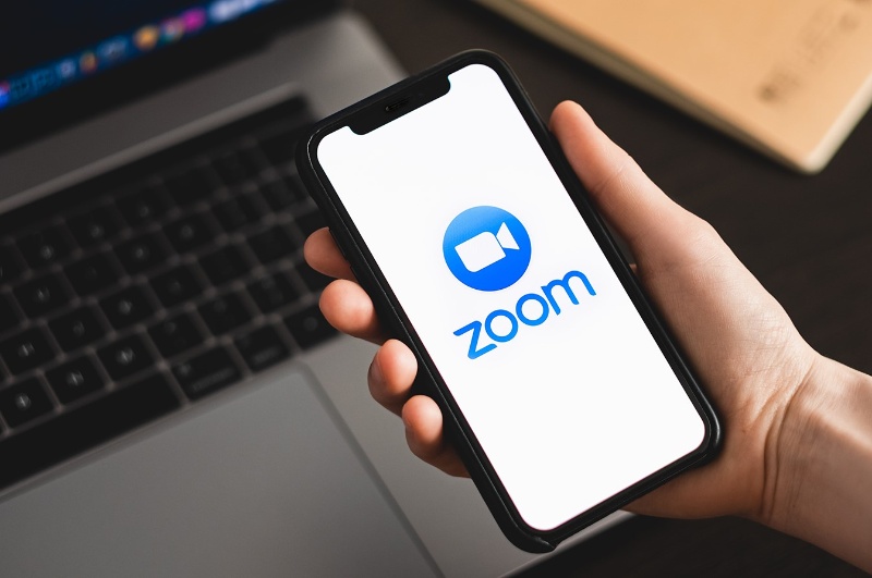 430327-zoom-communications-rename-ai-first-company | زوم تغییر هویت می‌دهد؛ از تماس ویدیویی به هوش مصنوعی