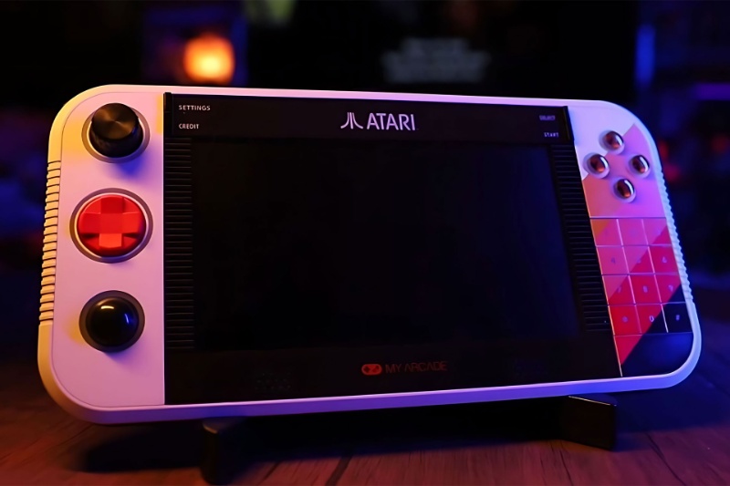 432196-atari-gamestation-go-handheld-console-debut-ces2025 | فوری: آتاری هفته آینده کنسول دستی معرفی می‌کند