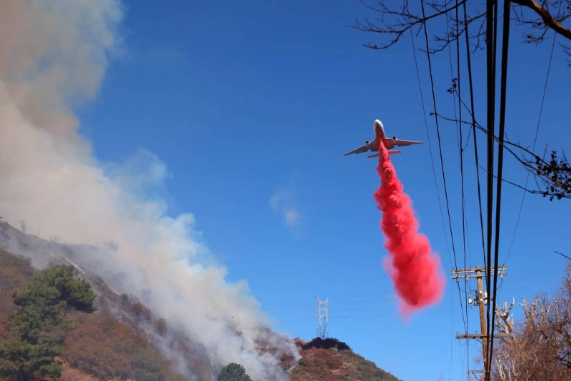 433077-what-pink-fire-retardant-dropped-los-angeles | ماده ضدآتش صورتی چیست و چگونه به مهار آتش‌سوزی‌های لس آنجلس کمک کرد؟