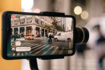 30-vs-60-fps-which-is-better-for-phone-videos | ۳۰ در برابر ۶۰ فریم در ثانیه؛ کدام فریم‌ریت برای فیلم‌برداری با گوشی بهتر است؟